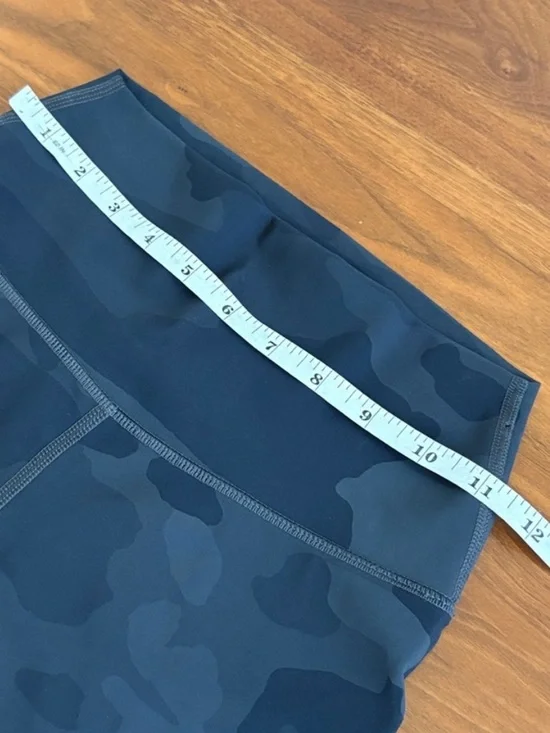 Alo Yoga High Waist Waisted Vapor Shorts In Black Camo 7” Inseam Size XXS - Picture 6 of 8